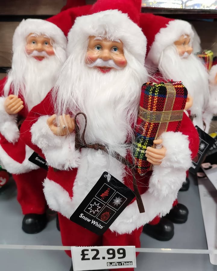 Happy little Santa figures now just £2.99