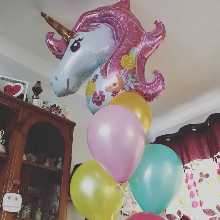 A unicorn balloon that made someone's day