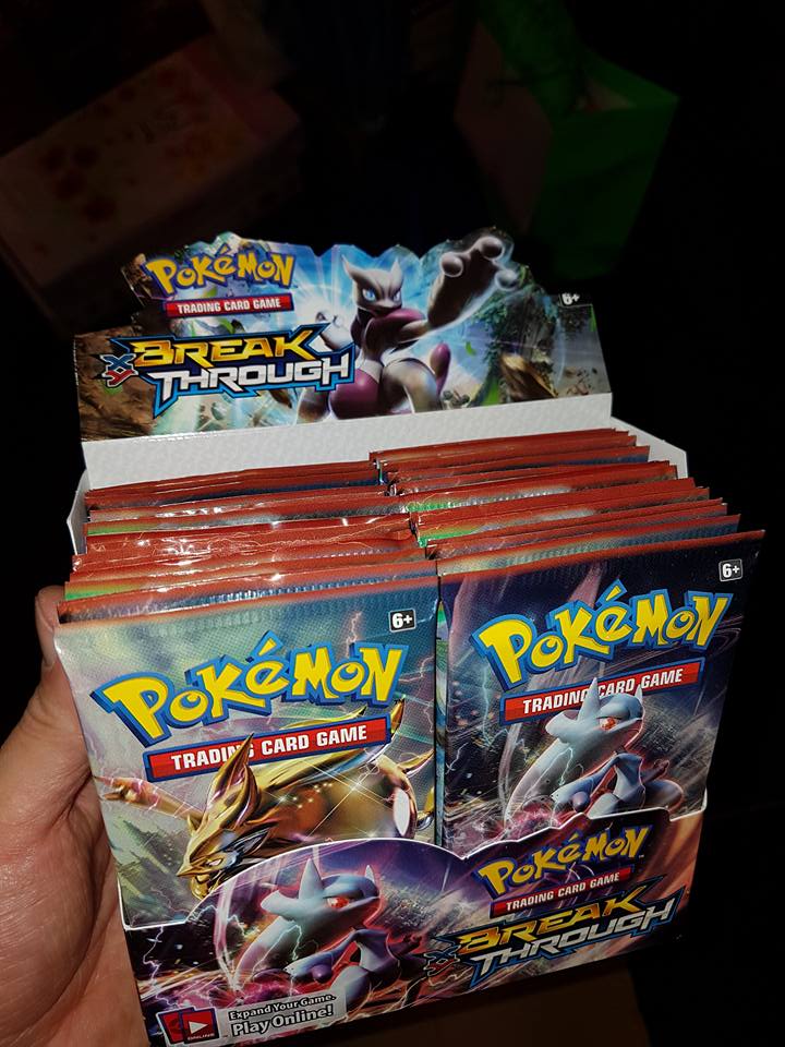 Pokémon cards: new folder and decks in stock